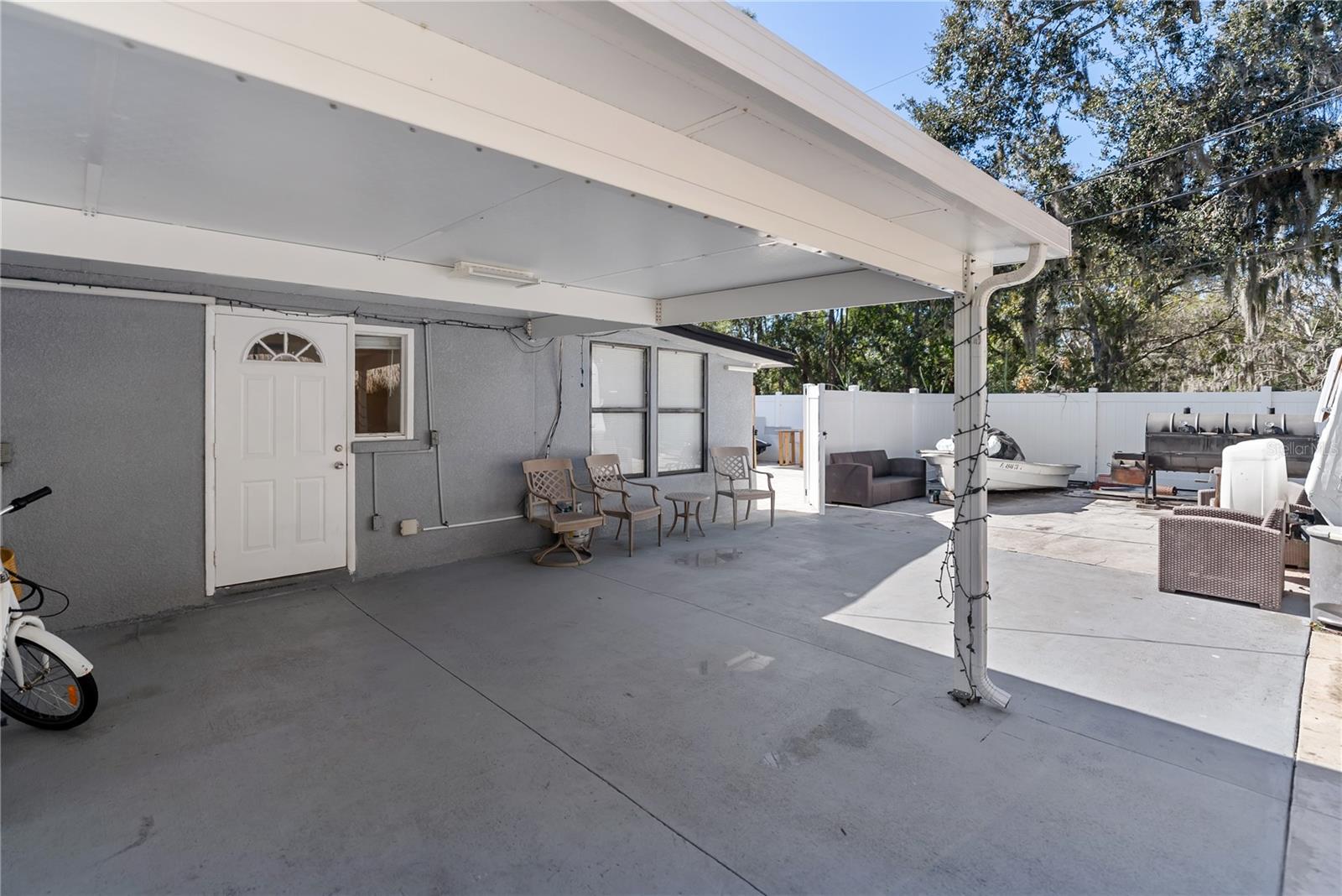 Listing photo id 23 for 3675 Prudence Drive