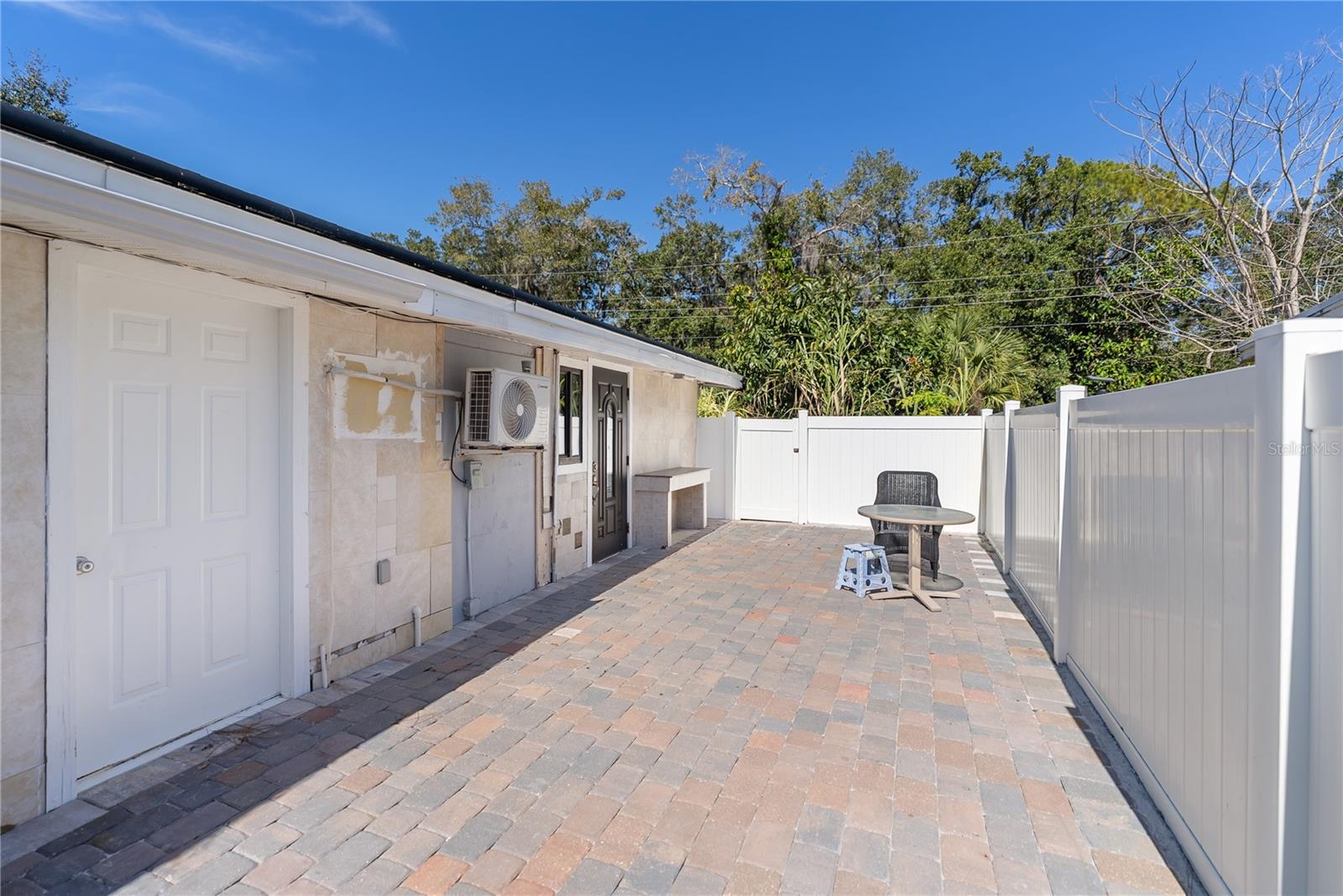 Listing photo id 32 for 3675 Prudence Drive