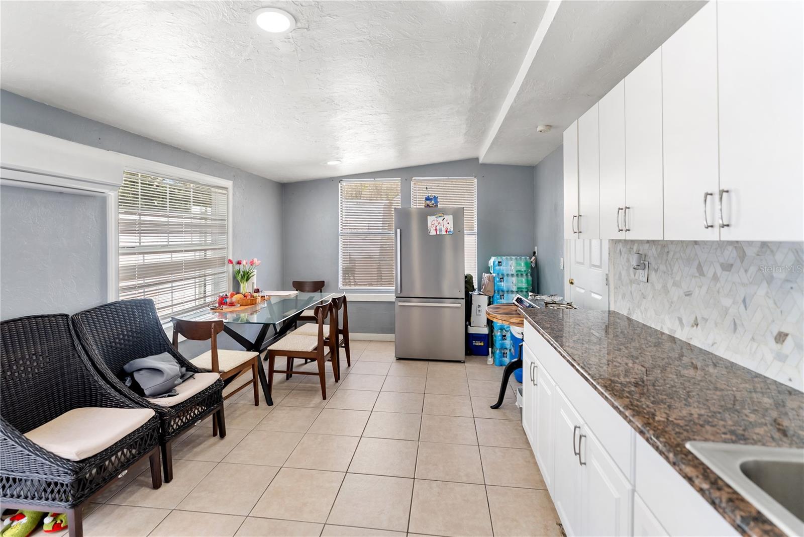 Listing photo id 33 for 3675 Prudence Drive