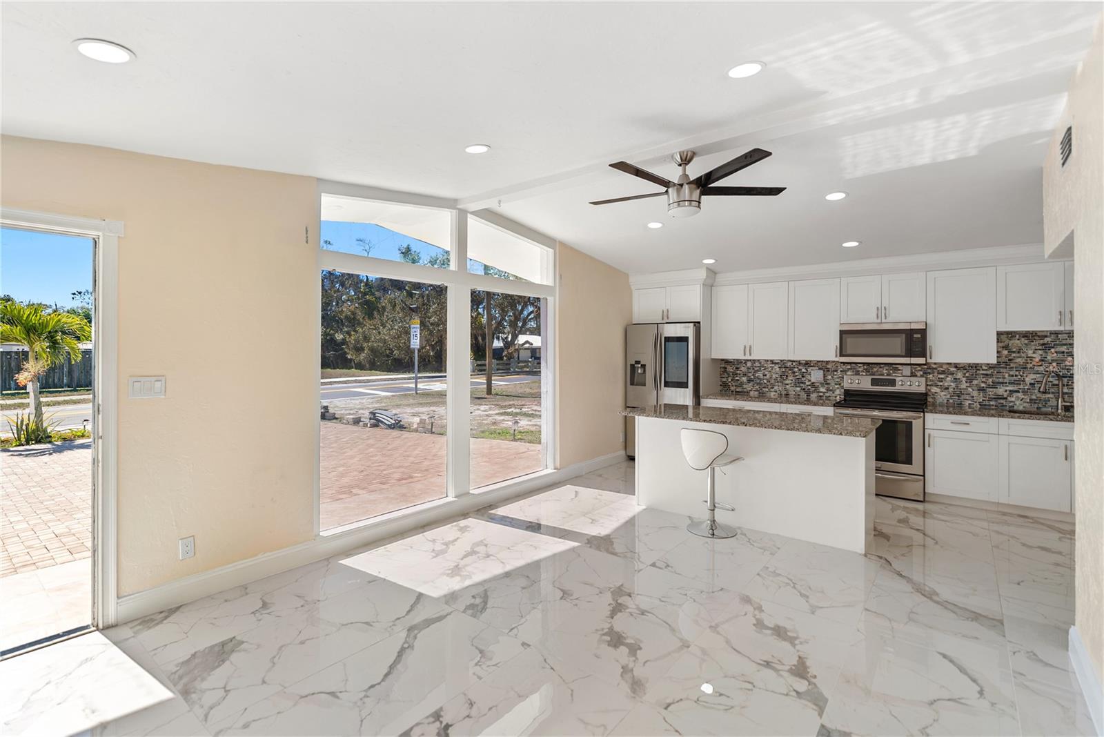 Listing photo id 2 for 3675 Prudence Drive