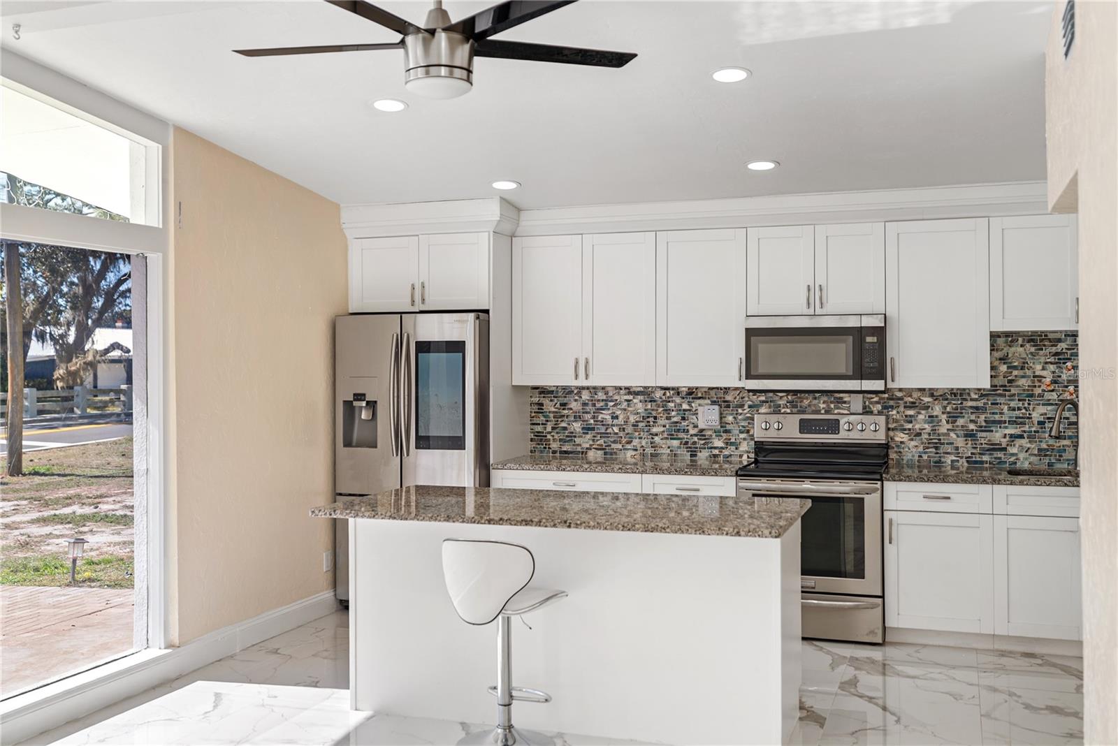 Listing photo id 4 for 3675 Prudence Drive