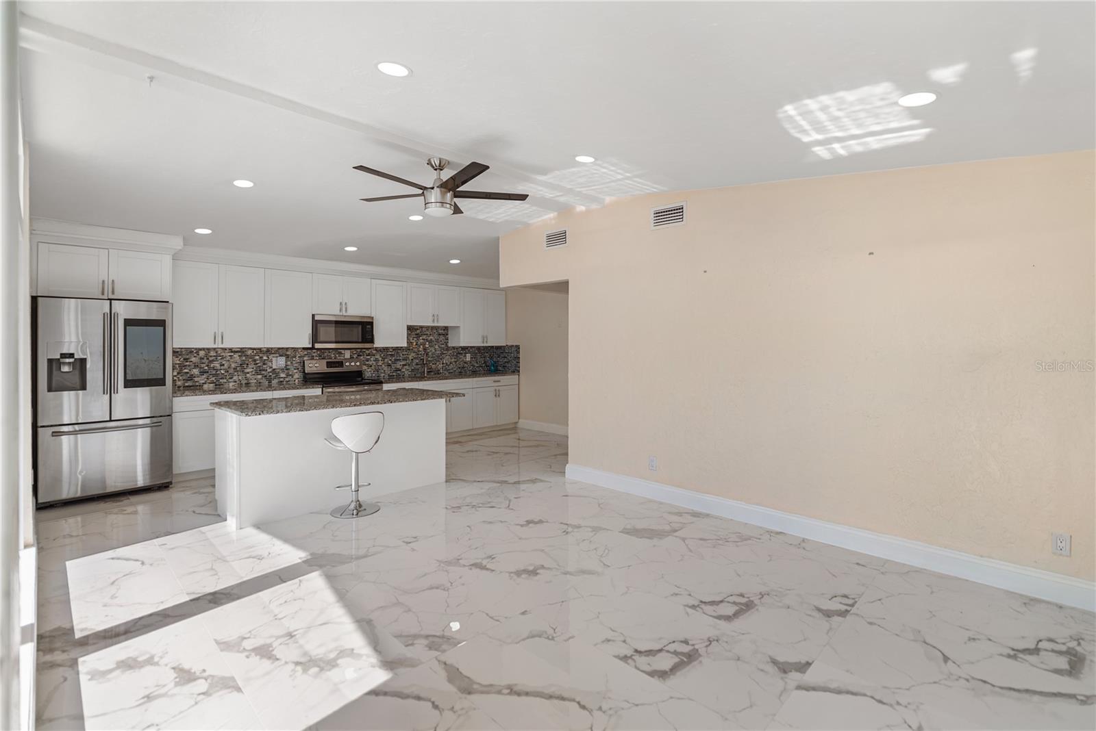 Listing photo id 5 for 3675 Prudence Drive