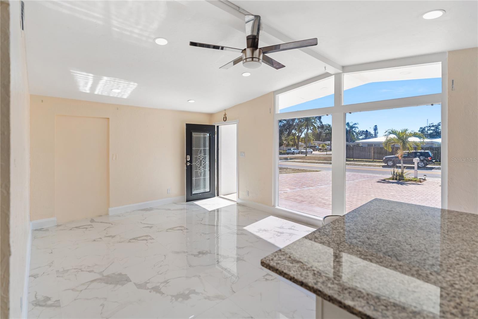 Listing photo id 6 for 3675 Prudence Drive