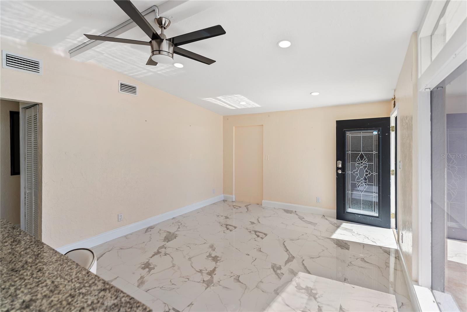 Listing photo id 7 for 3675 Prudence Drive