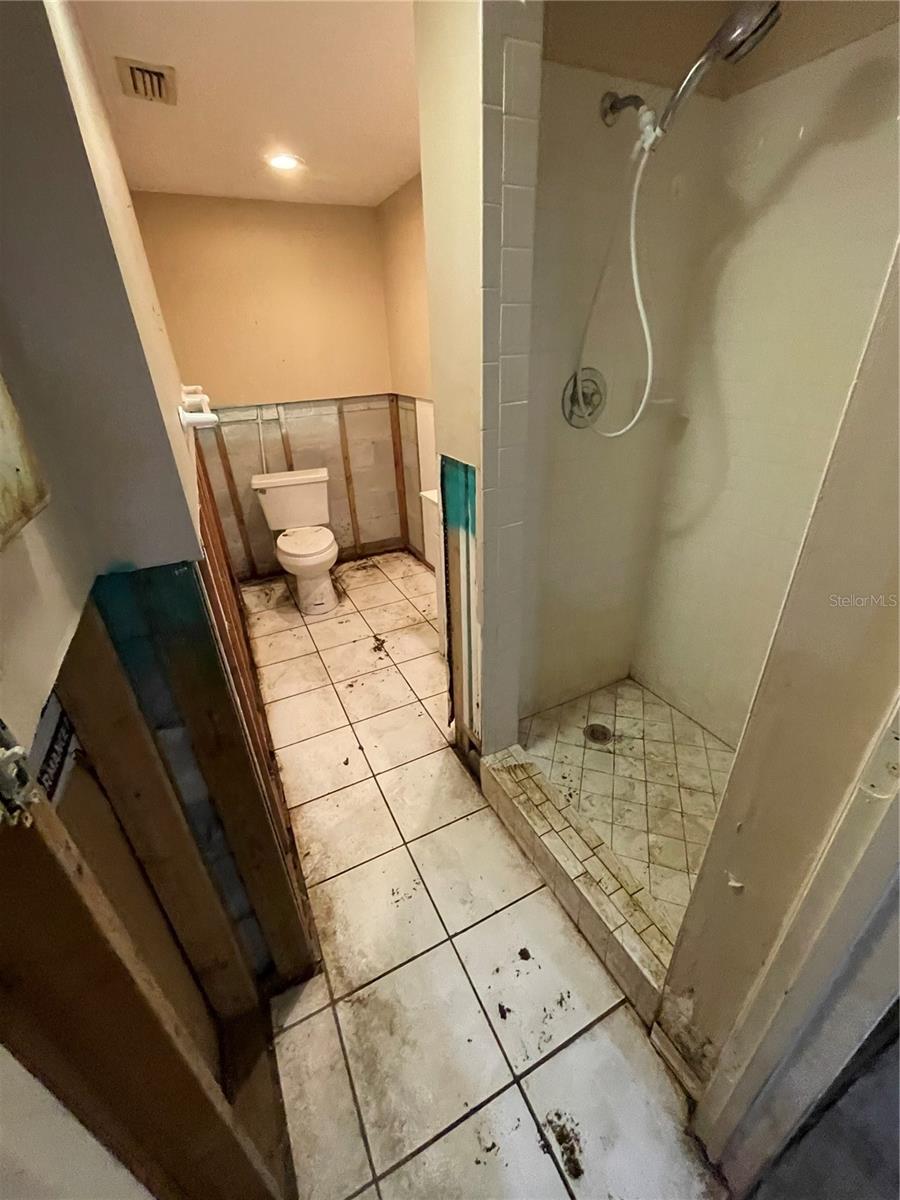 Image 16 of 21 For 10162 Riverview Circle