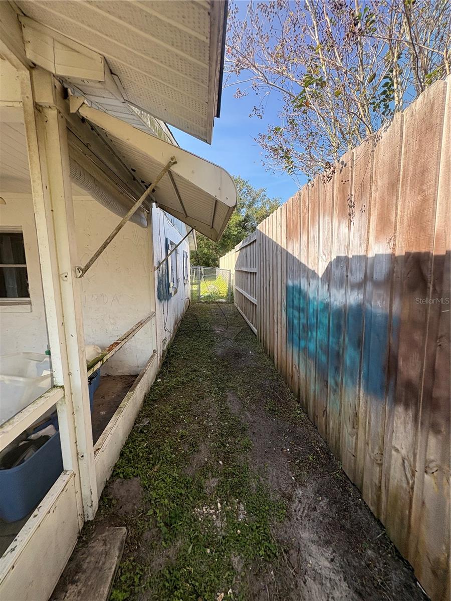 Image 19 of 21 For 10162 Riverview Circle