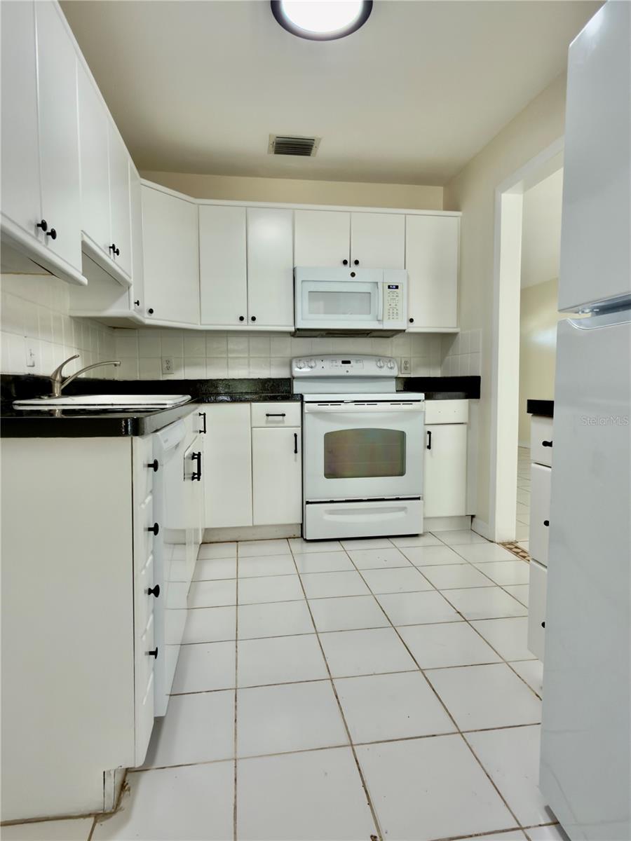 Image 13 of 41 For 6616 Auburn Avenue