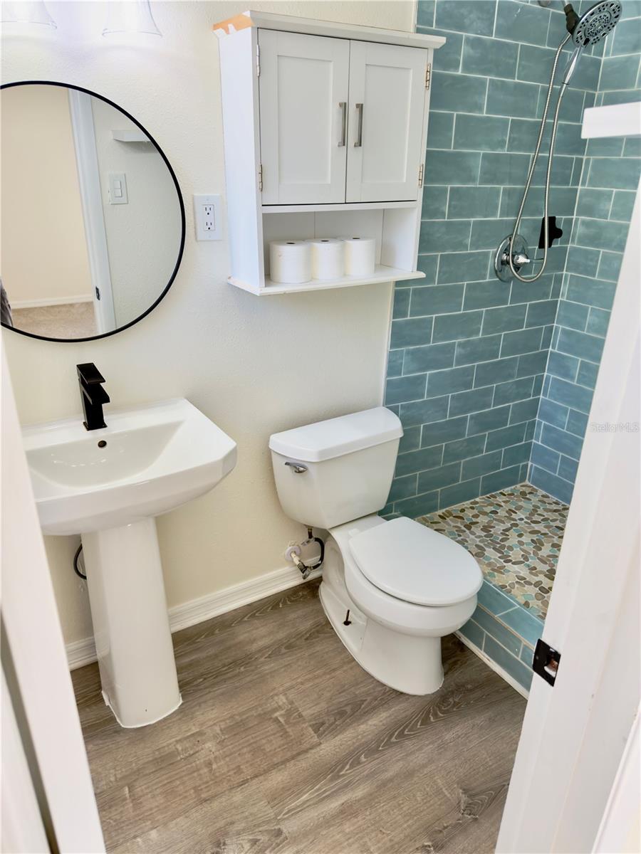 Image 23 of 41 For 6616 Auburn Avenue