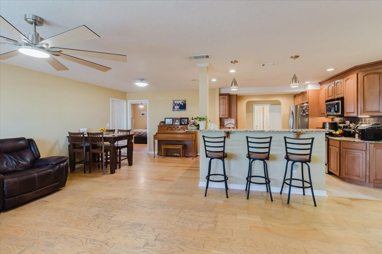 Image 11 of 35 For 3408 Oxford Drive W