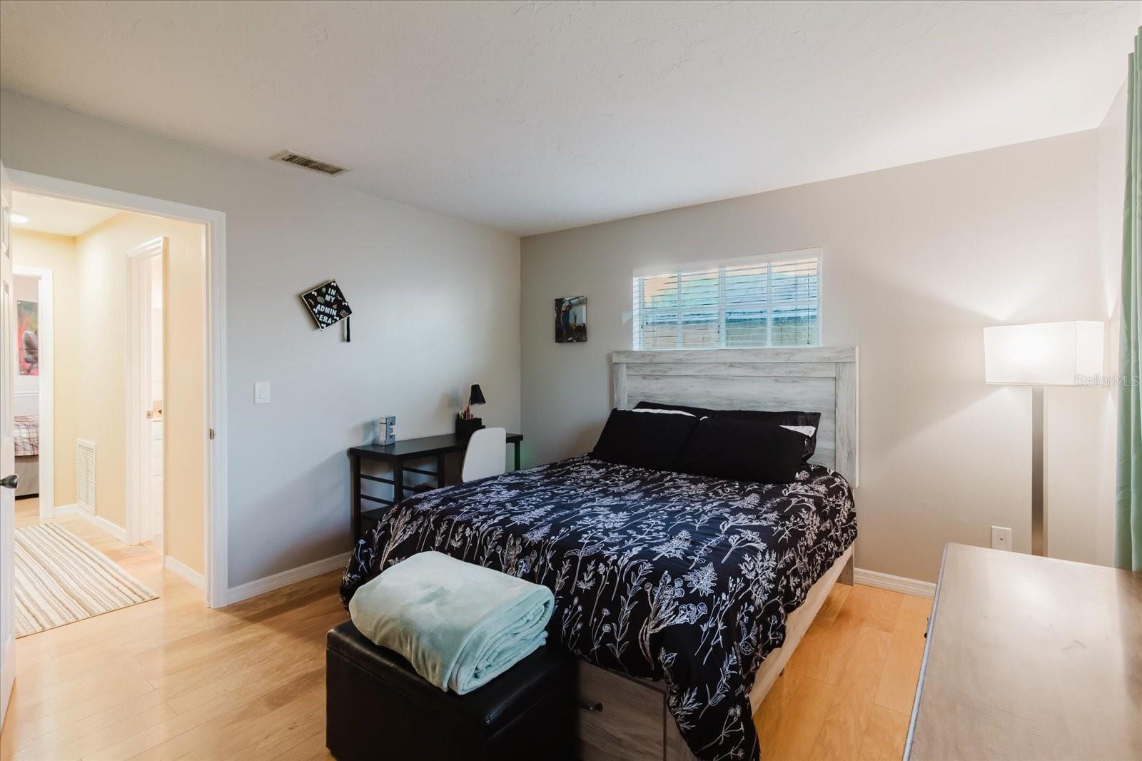 Image 22 of 35 For 3408 Oxford Drive W