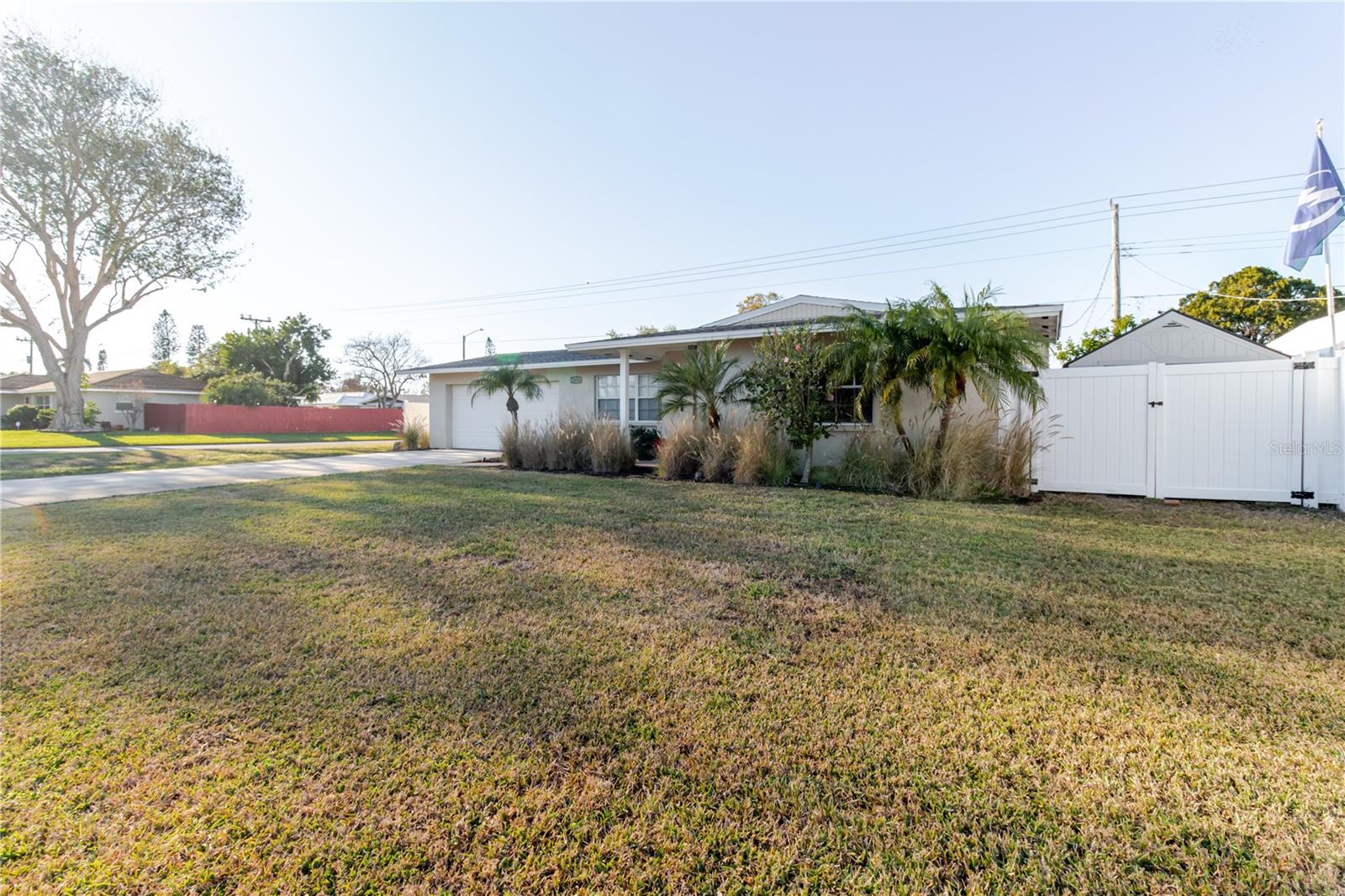 Image 4 of 35 For 3408 Oxford Drive W