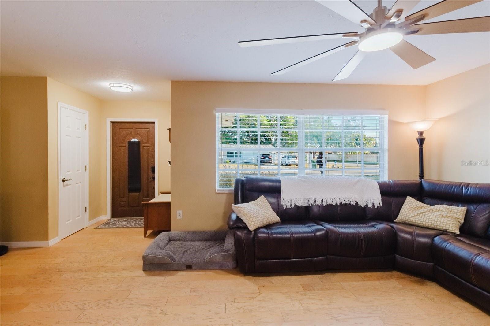 Image 8 of 35 For 3408 Oxford Drive W