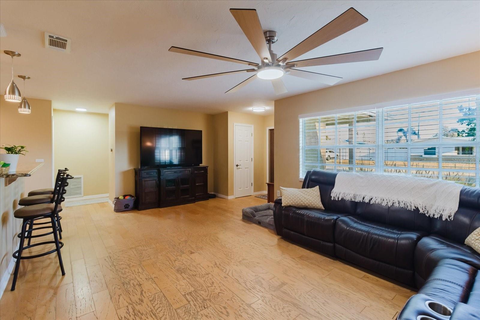 Image 9 of 35 For 3408 Oxford Drive W