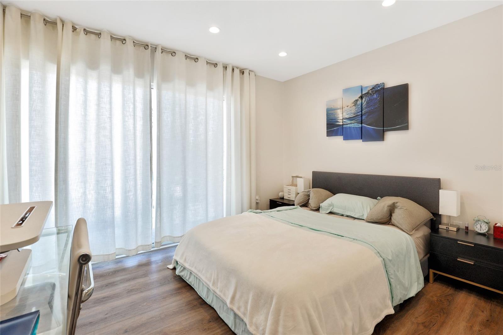 Image 10 of 23 For 2054 Roselawn Street