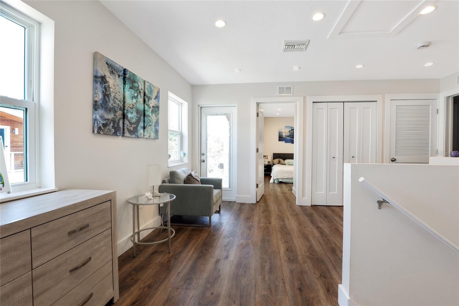 Image 13 of 23 For 2054 Roselawn Street