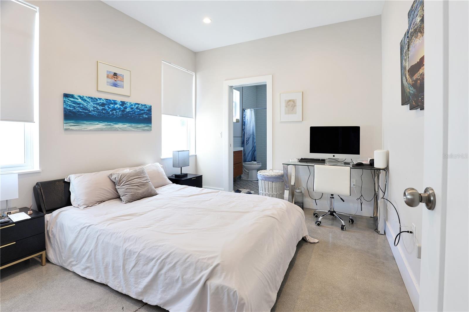 Image 15 of 23 For 2054 Roselawn Street