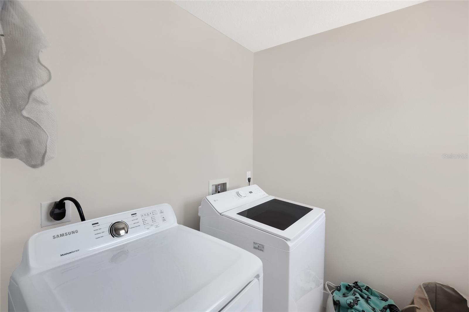 Image 16 of 23 For 2054 Roselawn Street