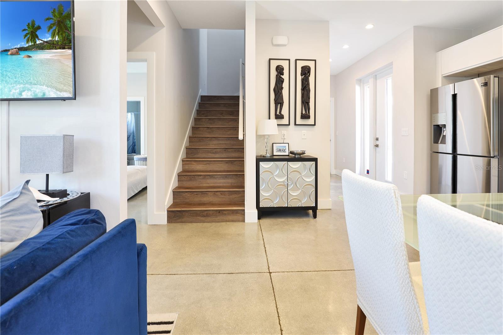 Image 17 of 23 For 2054 Roselawn Street