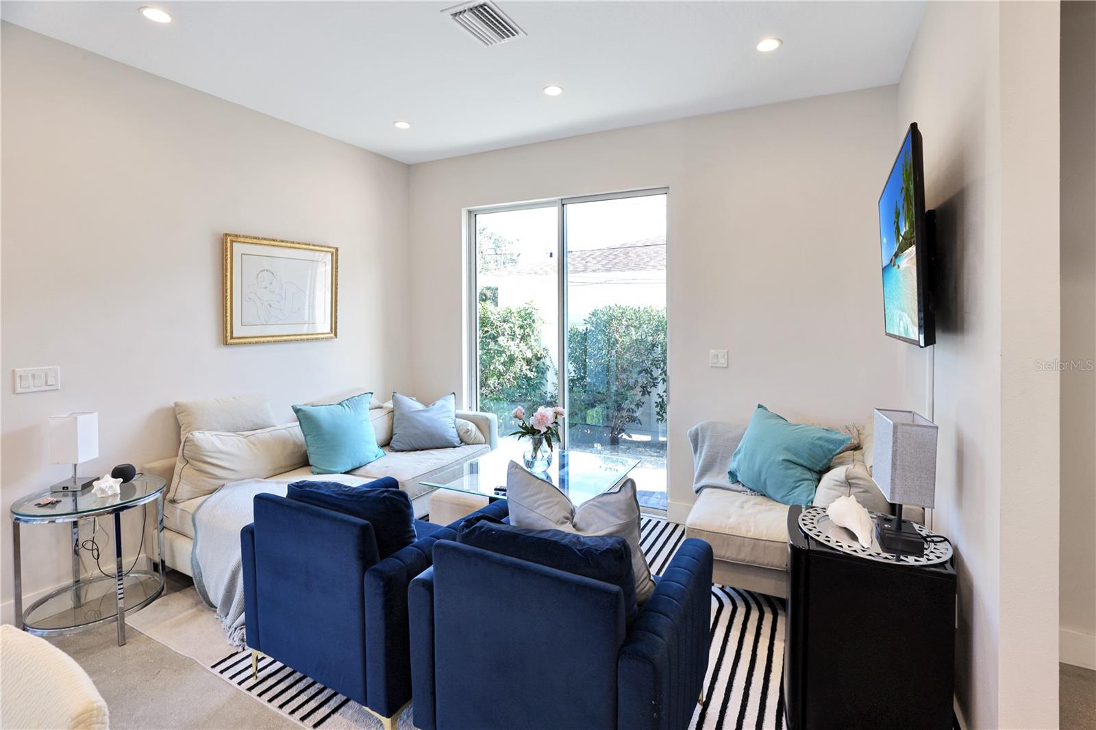 Image 18 of 23 For 2054 Roselawn Street