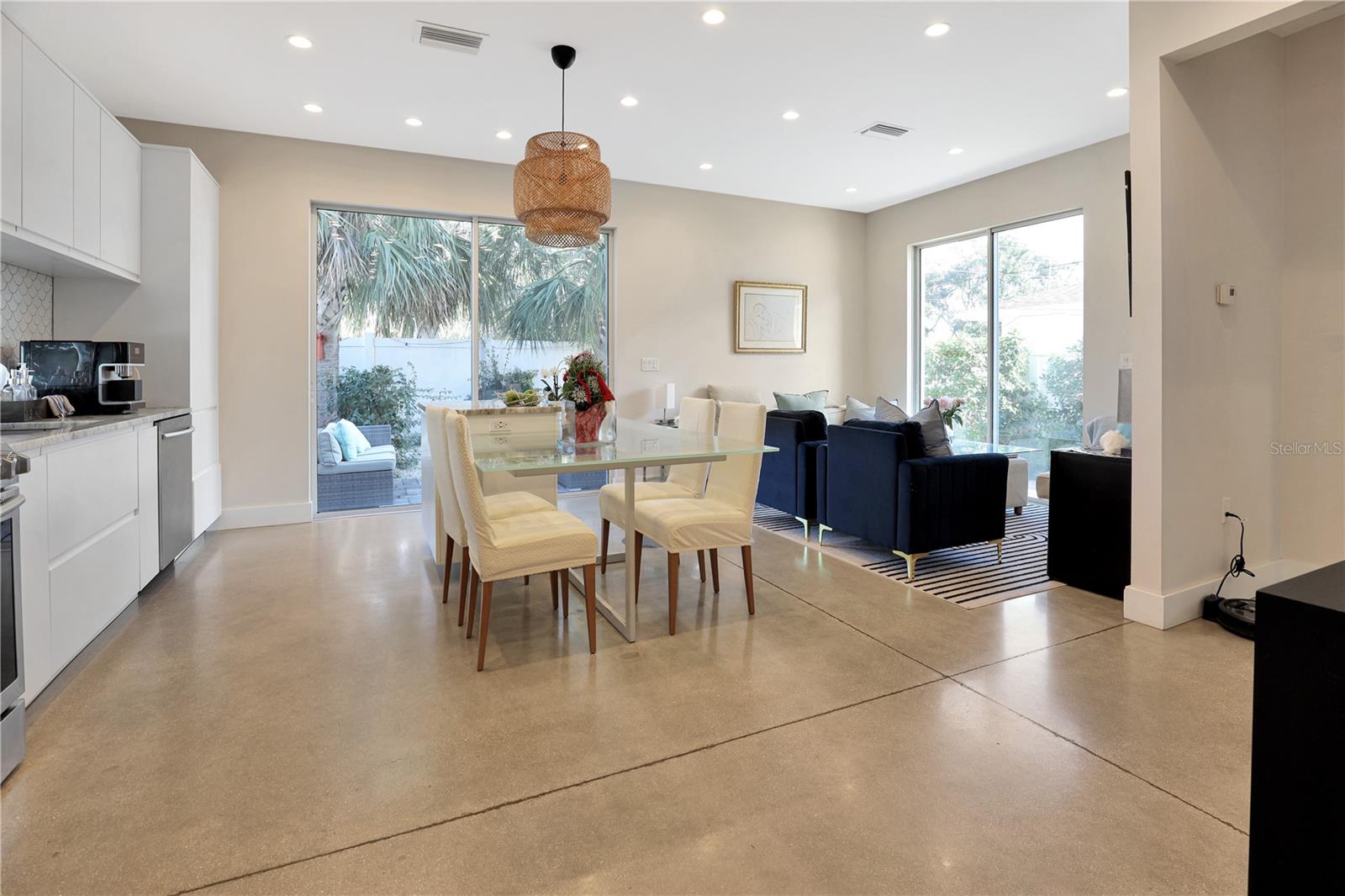 Image 19 of 23 For 2054 Roselawn Street