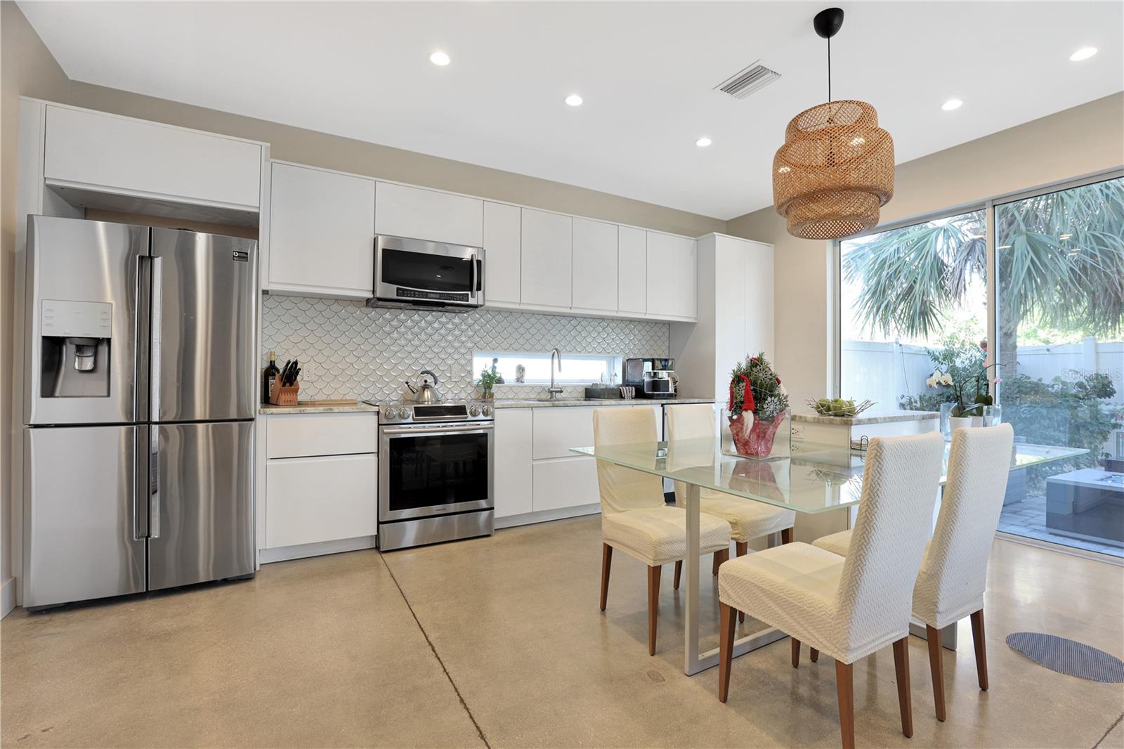 Image 20 of 23 For 2054 Roselawn Street