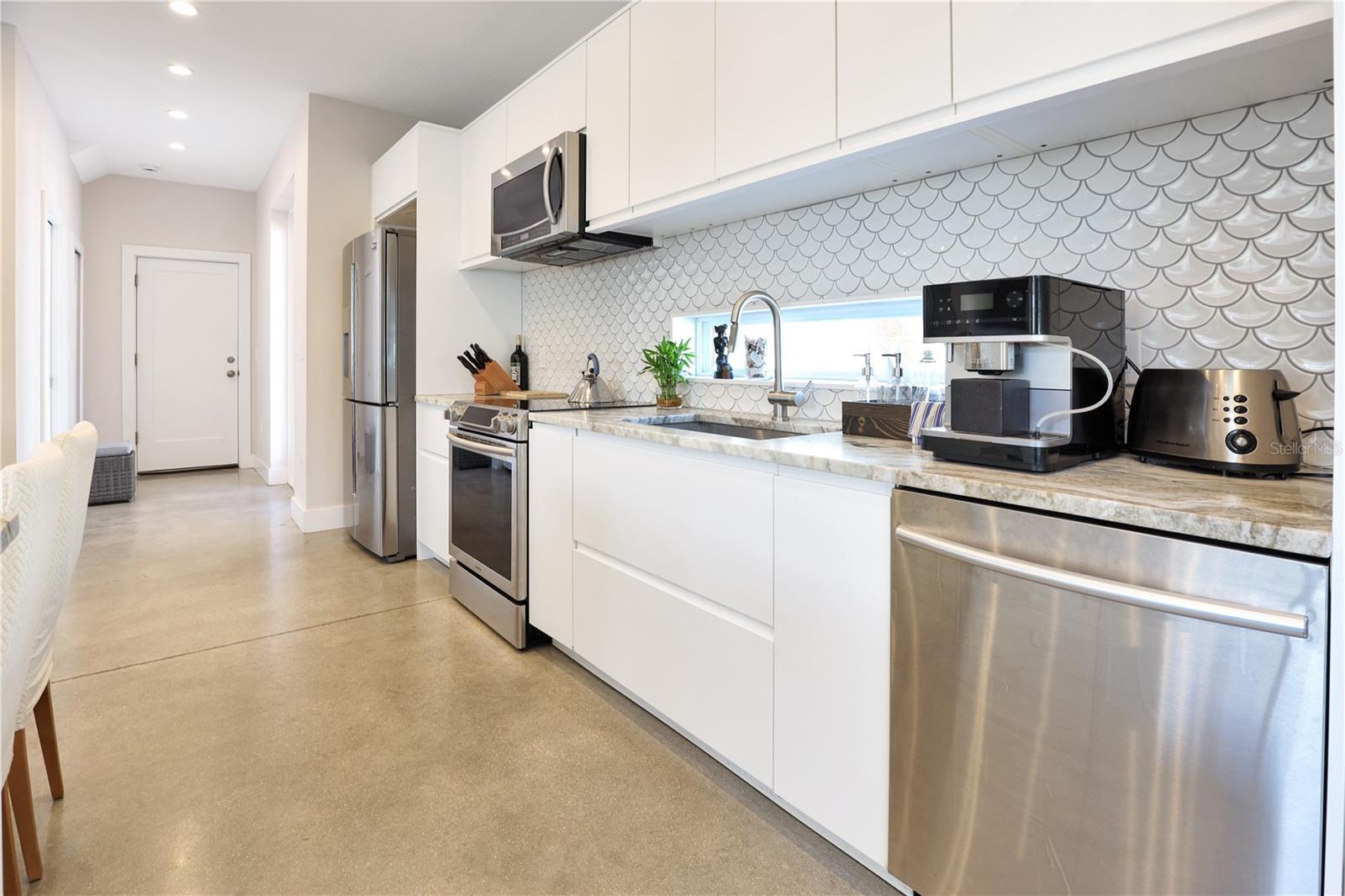 Image 21 of 23 For 2054 Roselawn Street