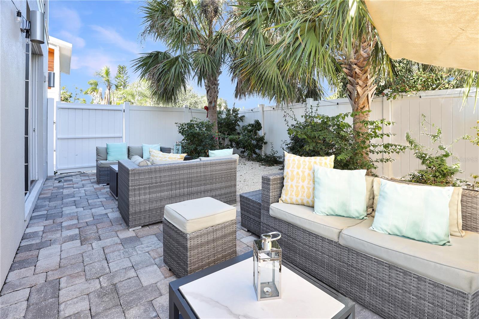 Image 3 of 23 For 2054 Roselawn Street