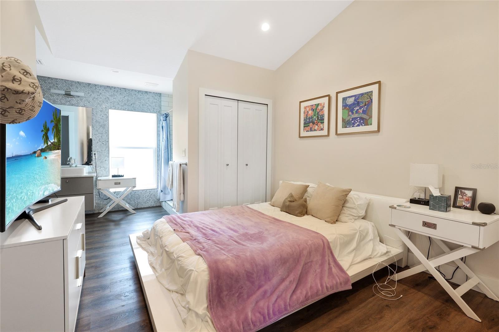 Image 8 of 23 For 2054 Roselawn Street