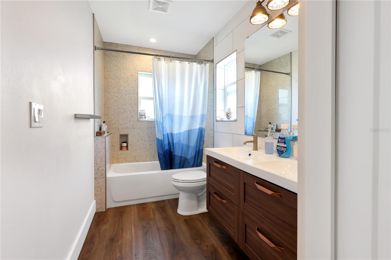 Image 9 of 23 For 2054 Roselawn Street