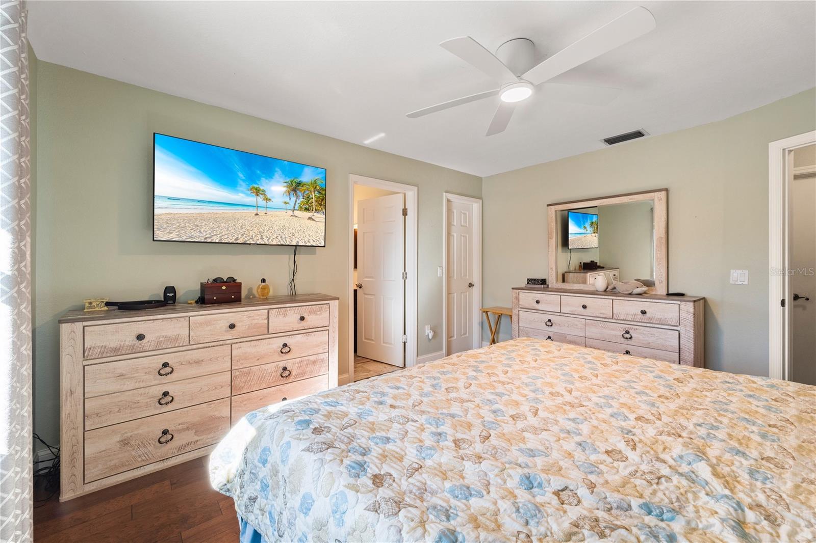 Image 11 of 27 For 12371 Minot Avenue