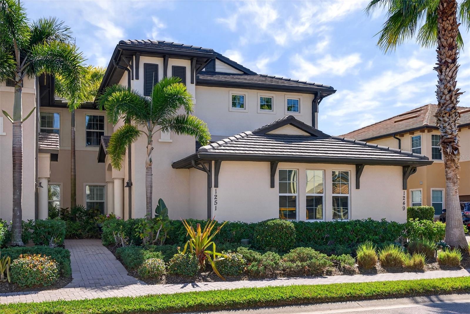 Image 4 of 89 For 1251 Riverscape Street