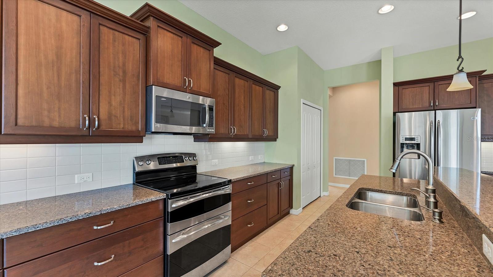 Image 10 of 42 For 6207 46th Court E