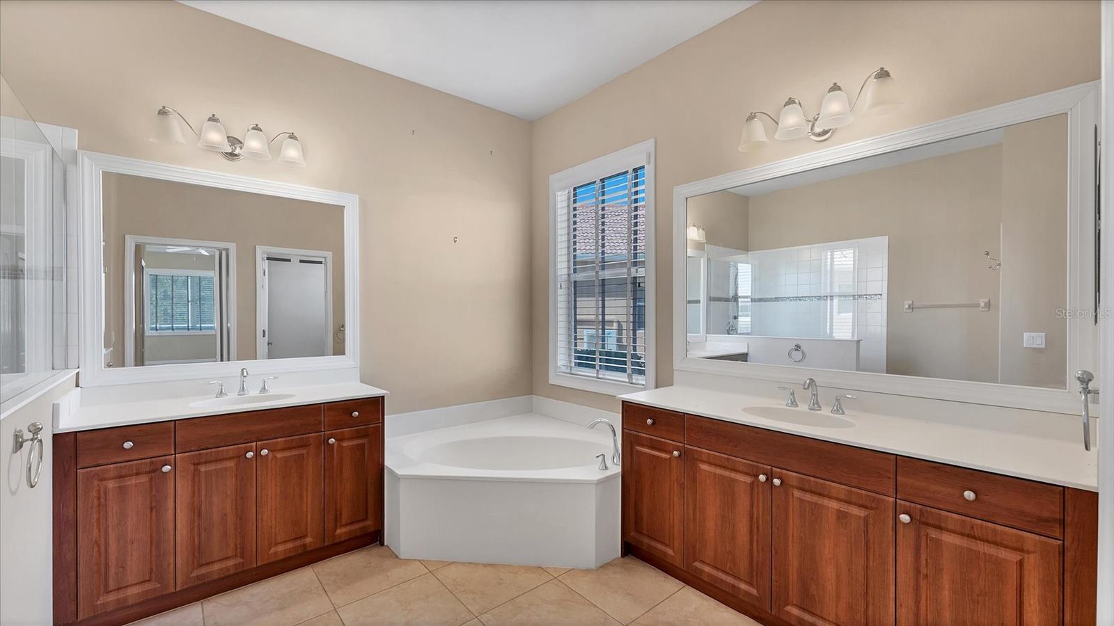 Image 18 of 42 For 6207 46th Court E