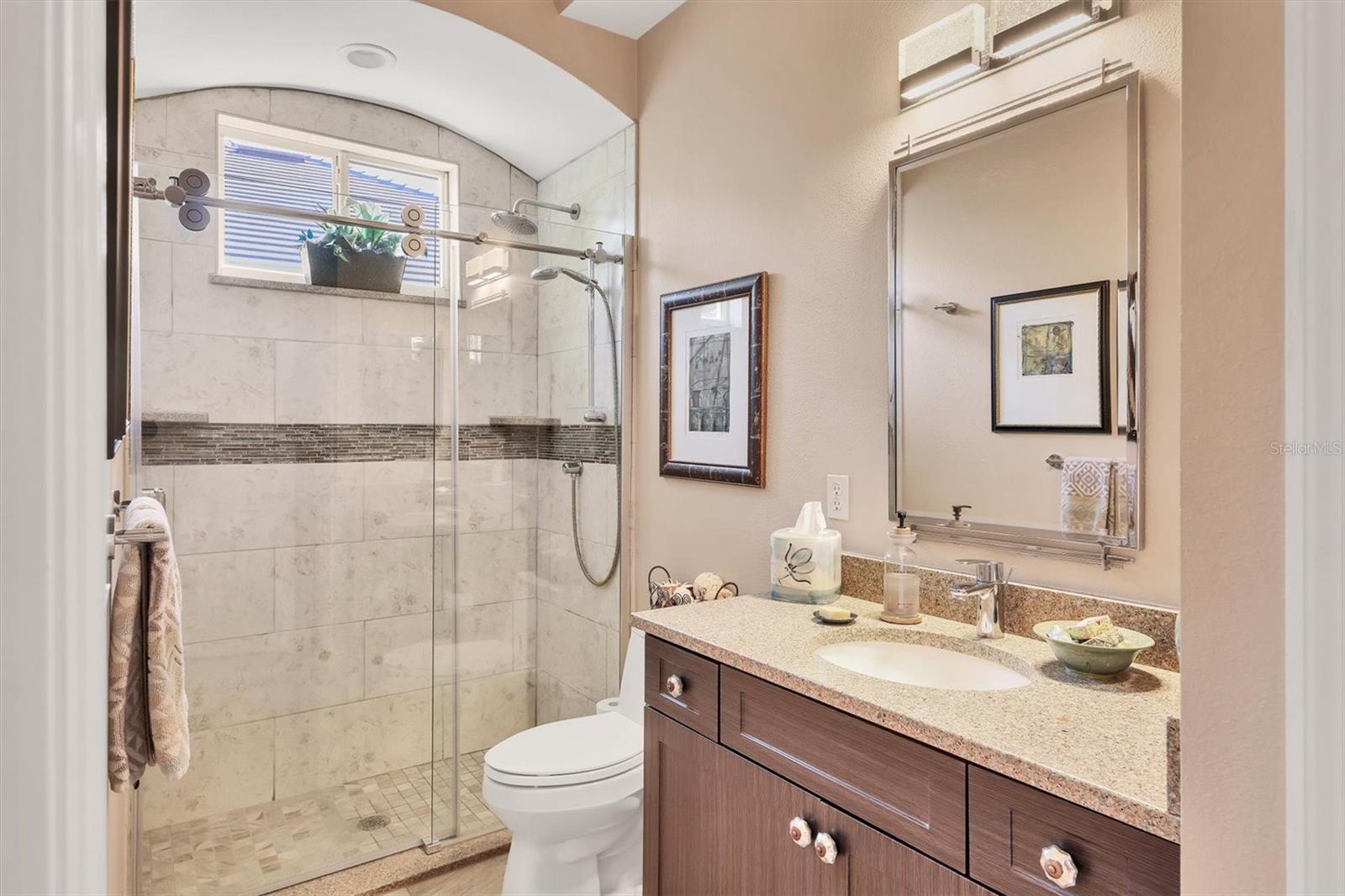 Image 18 of 57 For 8172 Collingwood Court