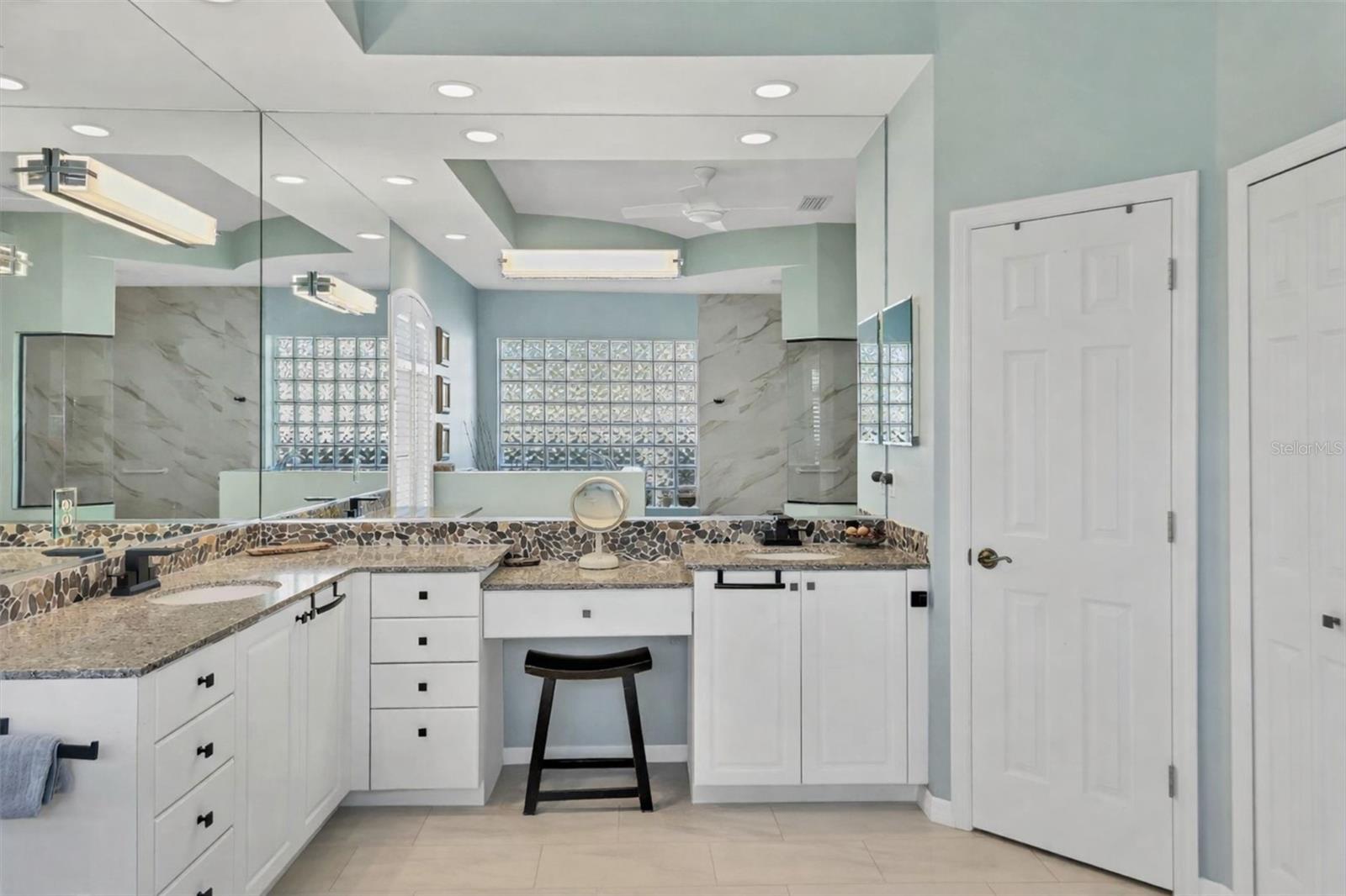 Image 22 of 57 For 8172 Collingwood Court