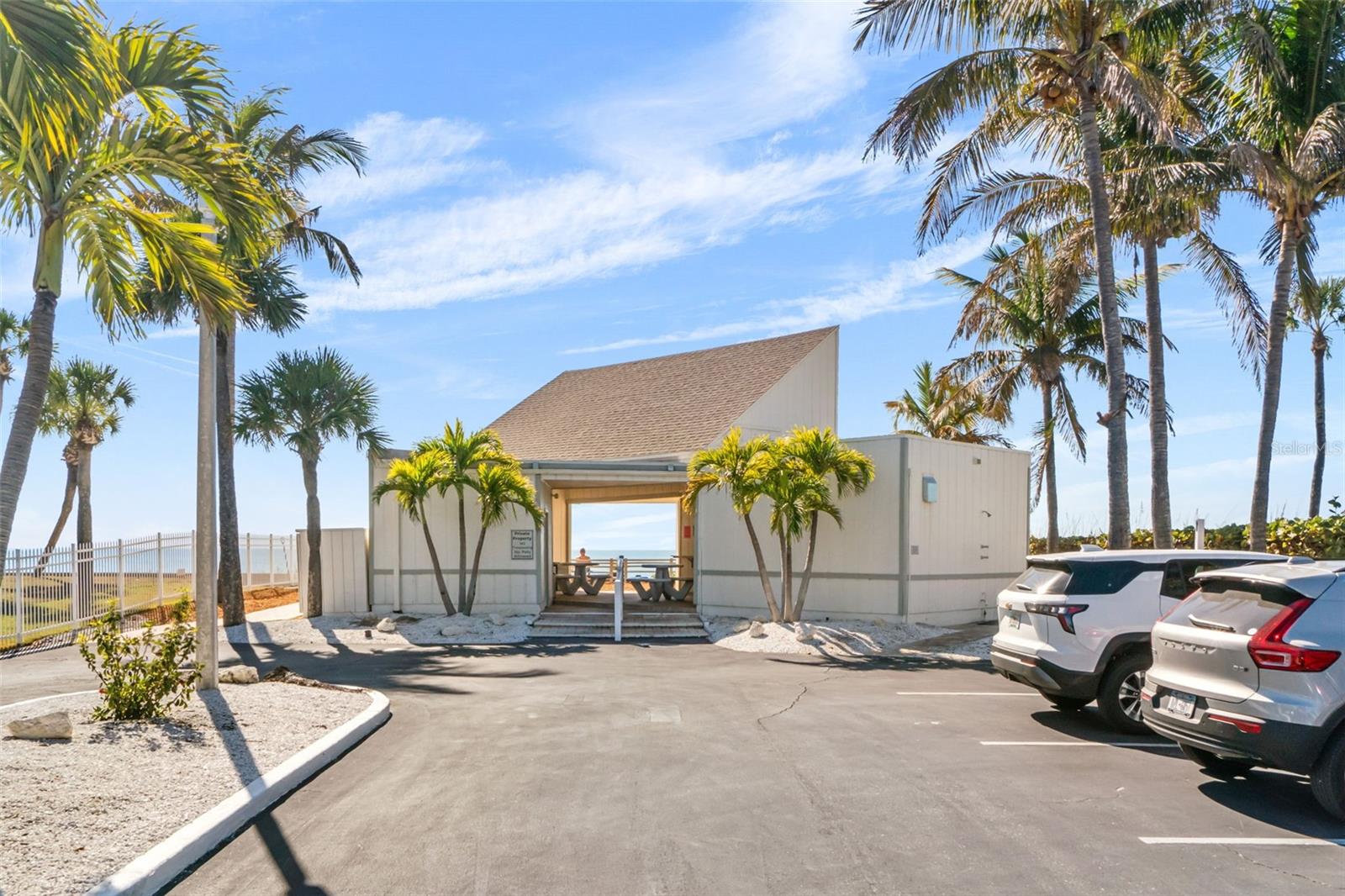 Image 16 of 29 For 531 Sutton Place 14