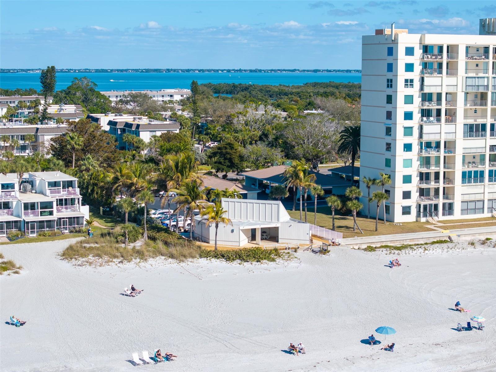 Image 18 of 29 For 531 Sutton Place 14