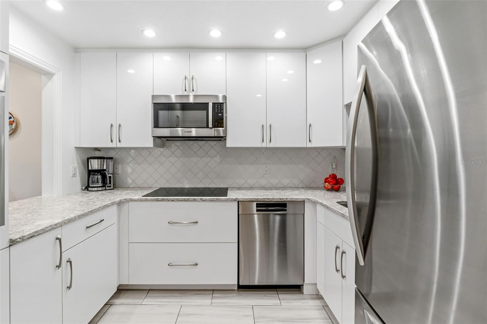 Image 4 of 29 For 531 Sutton Place 14