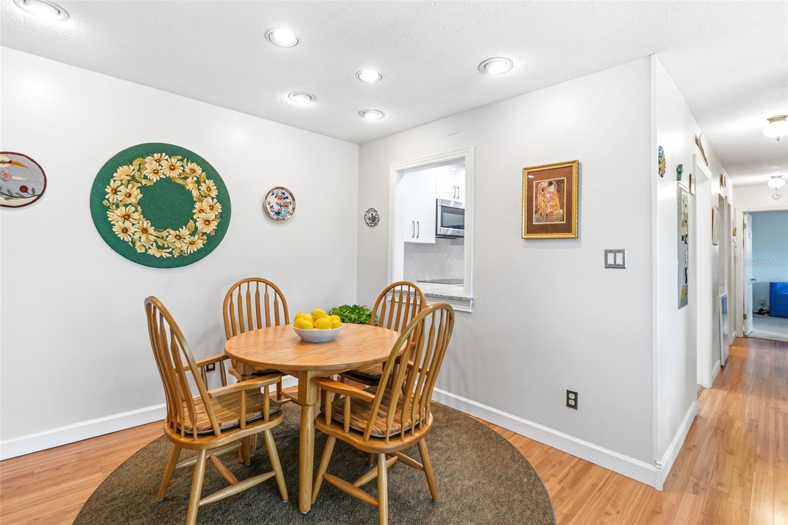 Image 6 of 29 For 531 Sutton Place 14