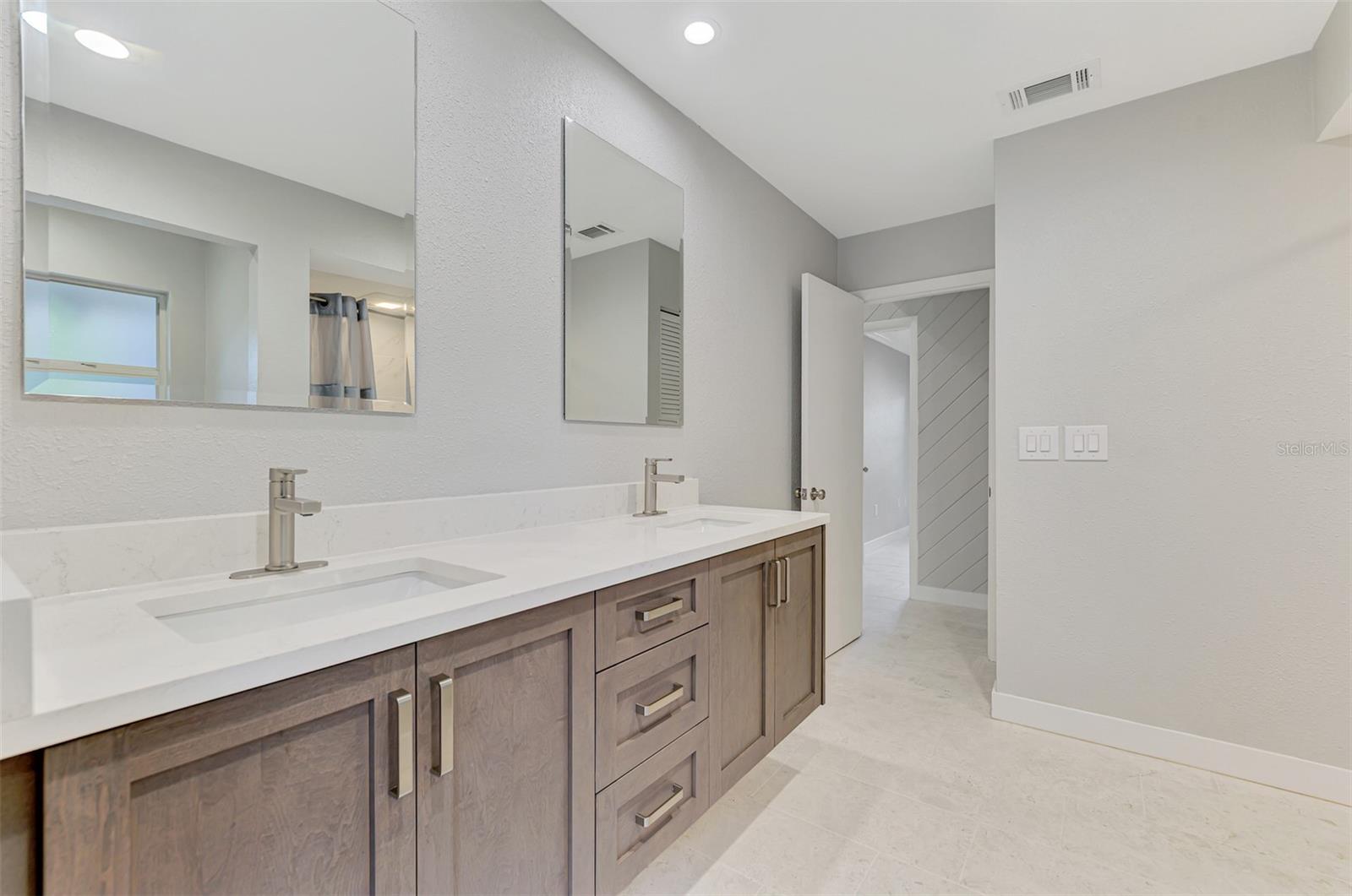 Image 34 of 53 For 1224 View Drive