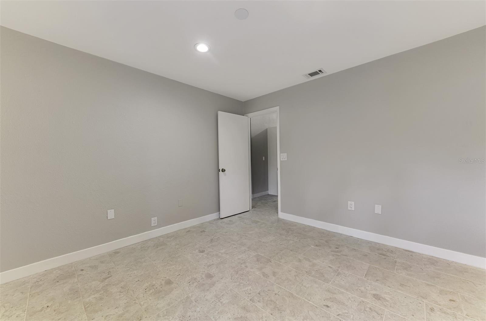 Image 37 of 53 For 1224 View Drive