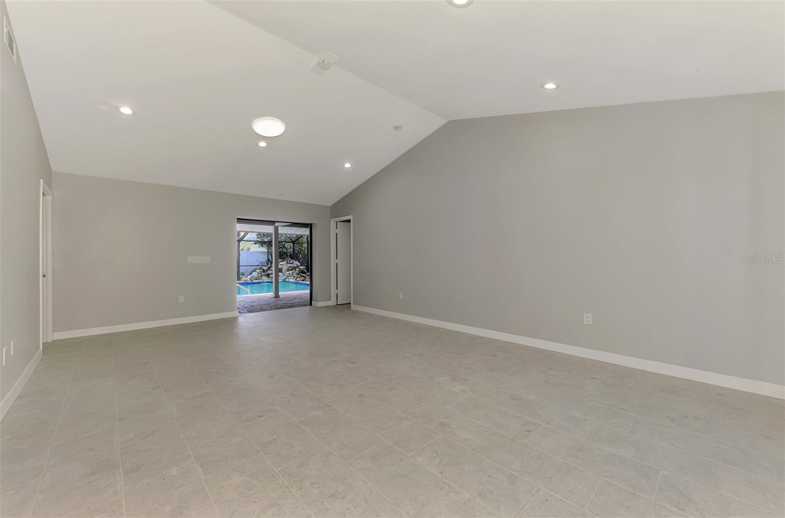 Image 7 of 53 For 1224 View Drive