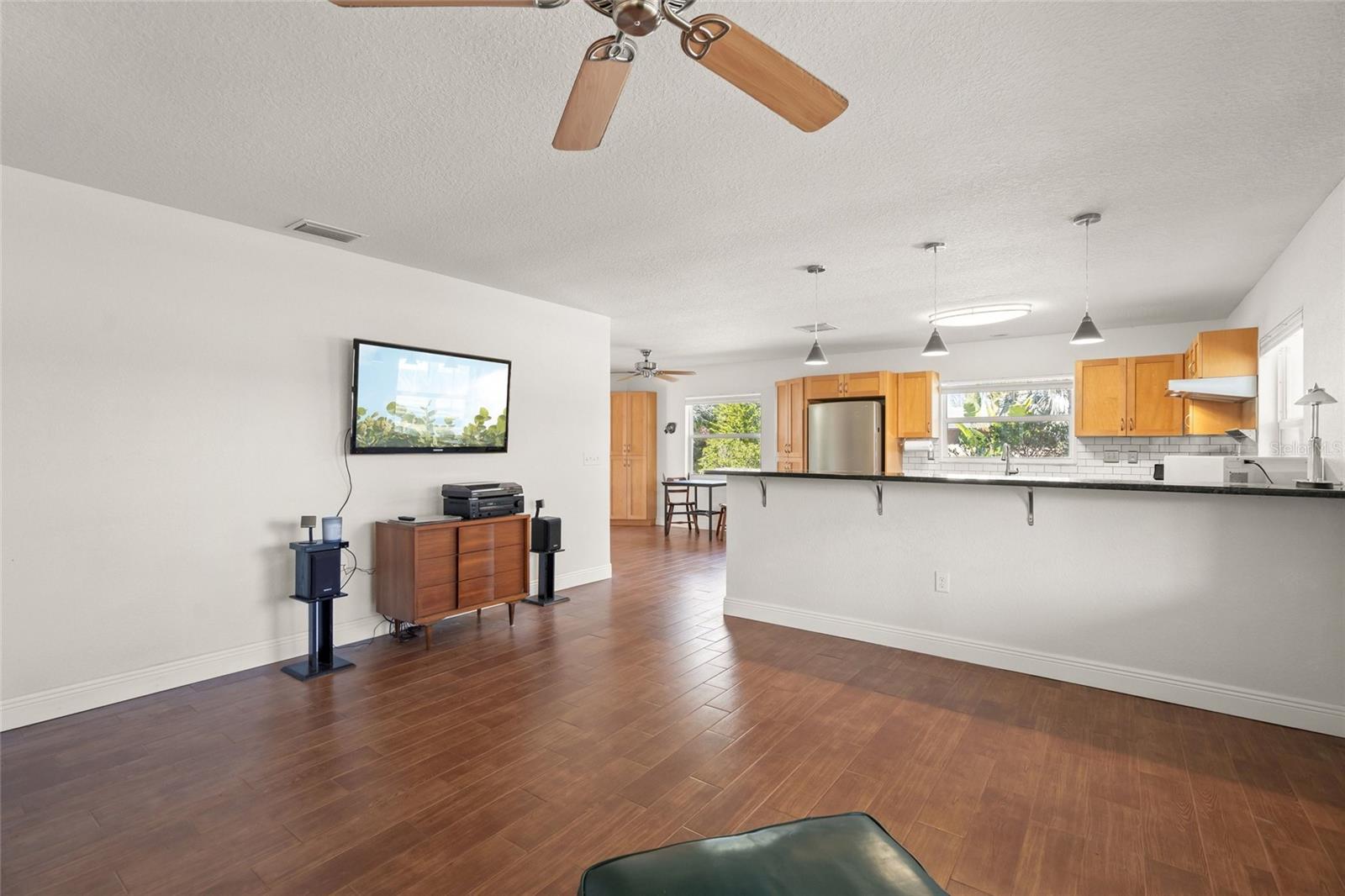 Image 6 of 30 For 6520 Quonset Road