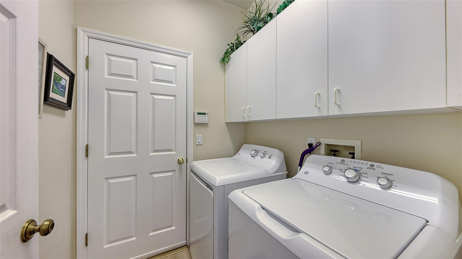 Image 14 of 70 For 4062 Caddie Drive E