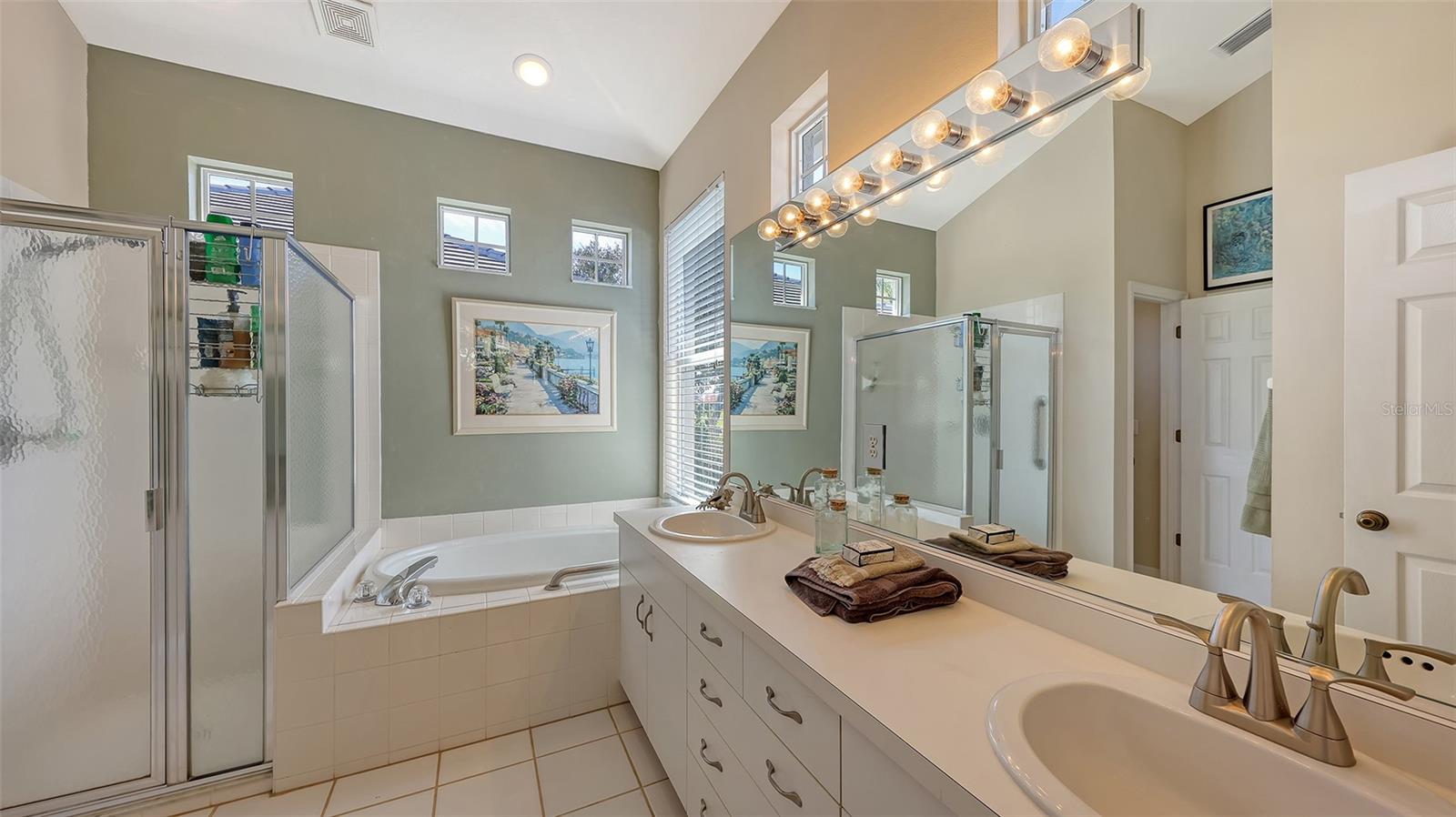 Image 24 of 70 For 4062 Caddie Drive E