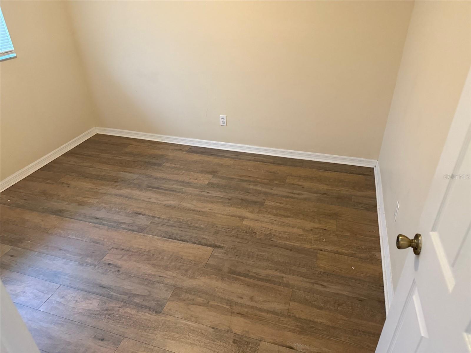 Image 4 of 14 For 1129 Graystone Avenue