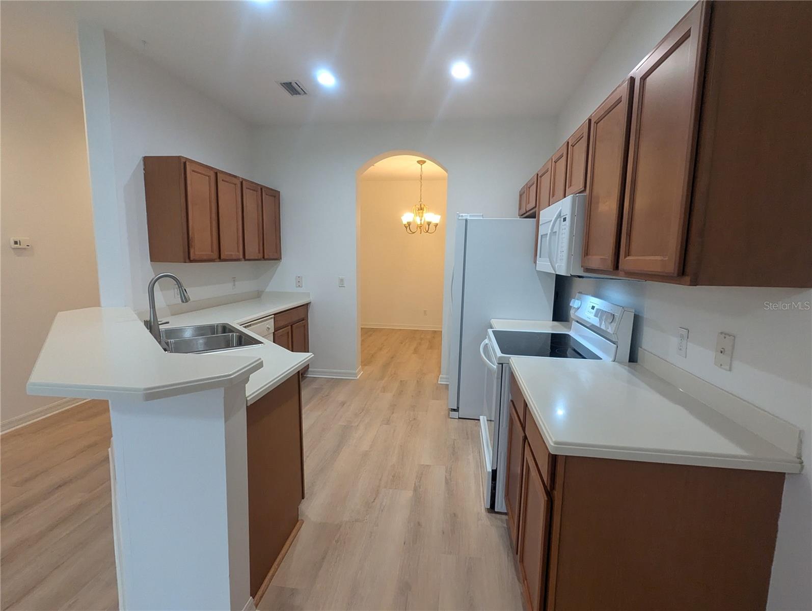 Listing photo id 0 for 1076 Jonah Drive