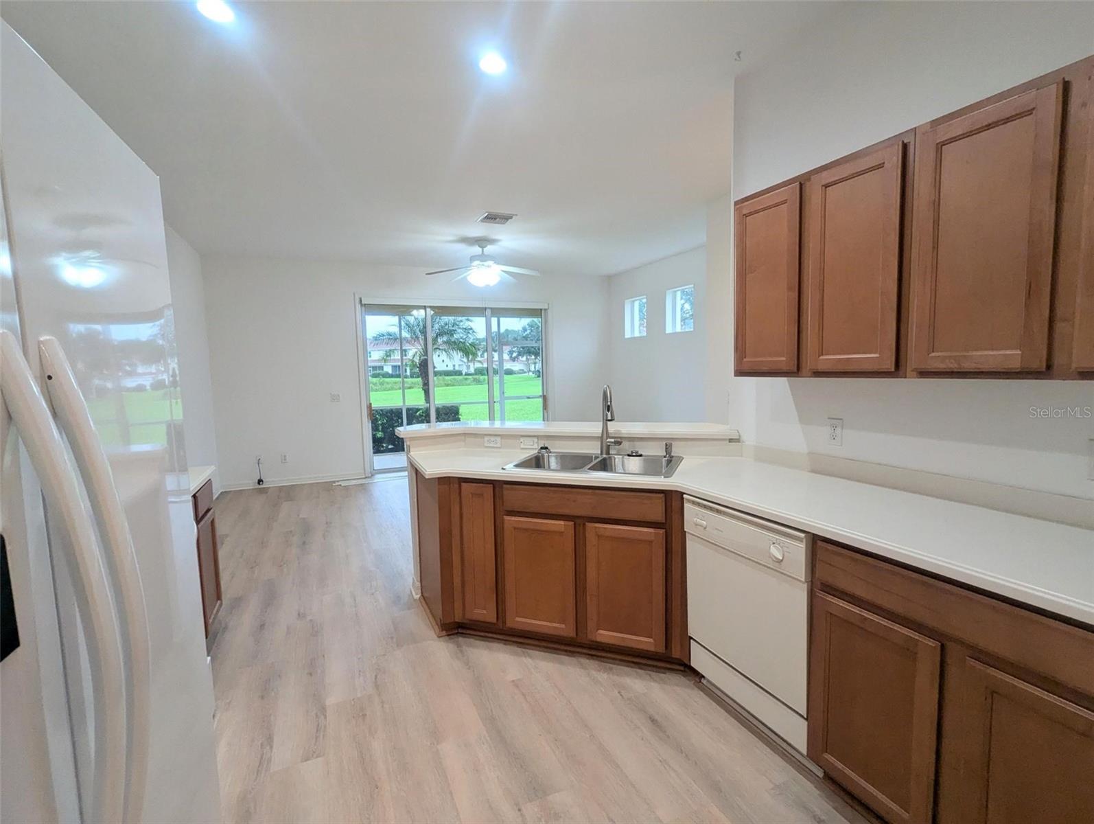 Listing photo id 3 for 1076 Jonah Drive