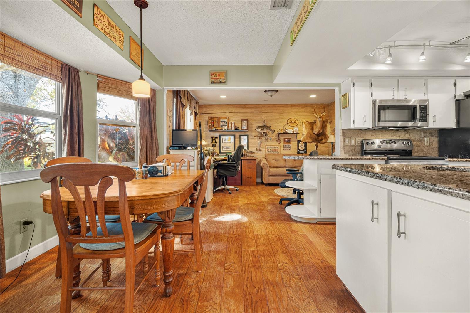 Image 21 of 54 For 3601 18th Avenue W