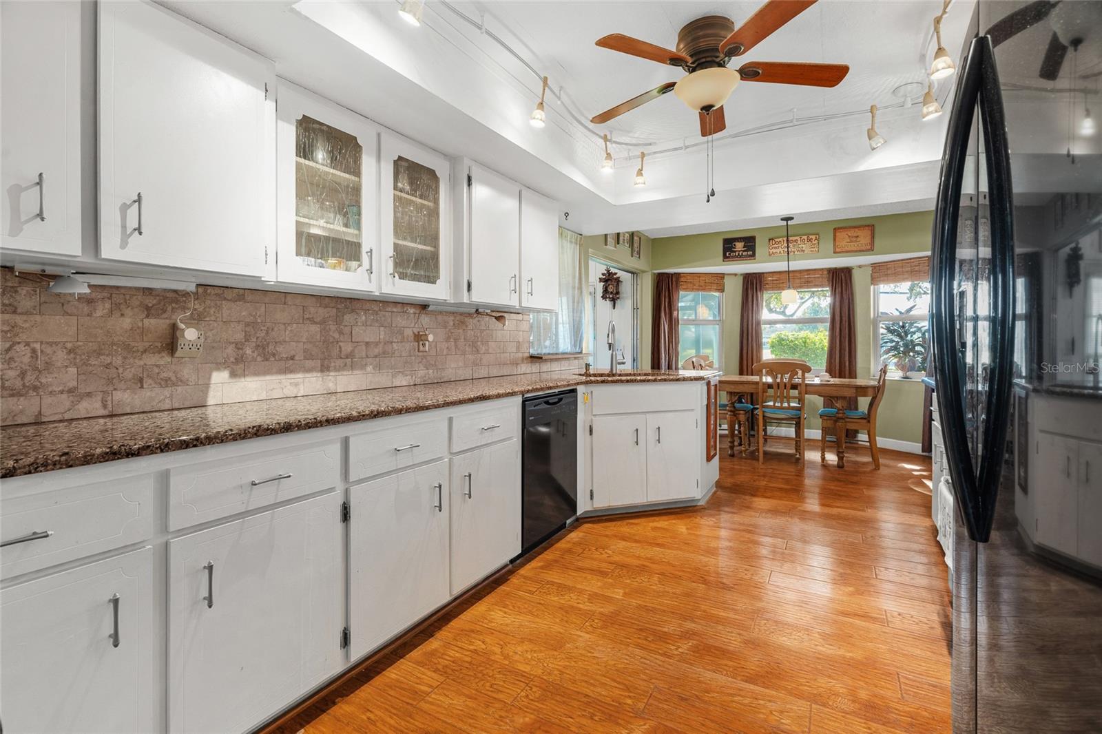 Image 23 of 54 For 3601 18th Avenue W